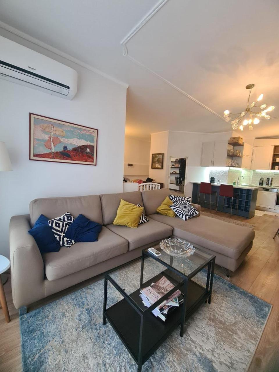Apartment At Hana's Center Tirana