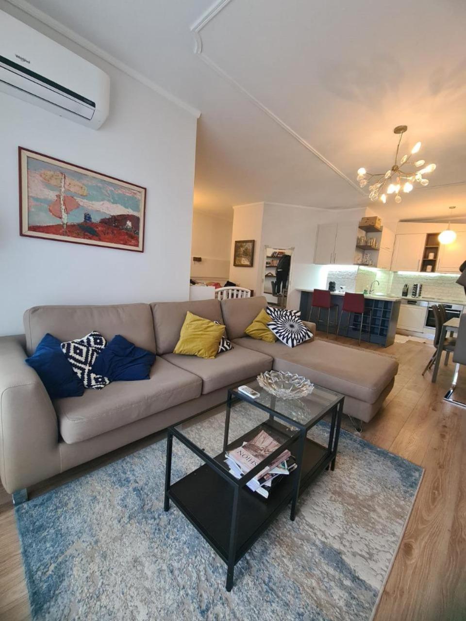 Apartment At Hana's Center